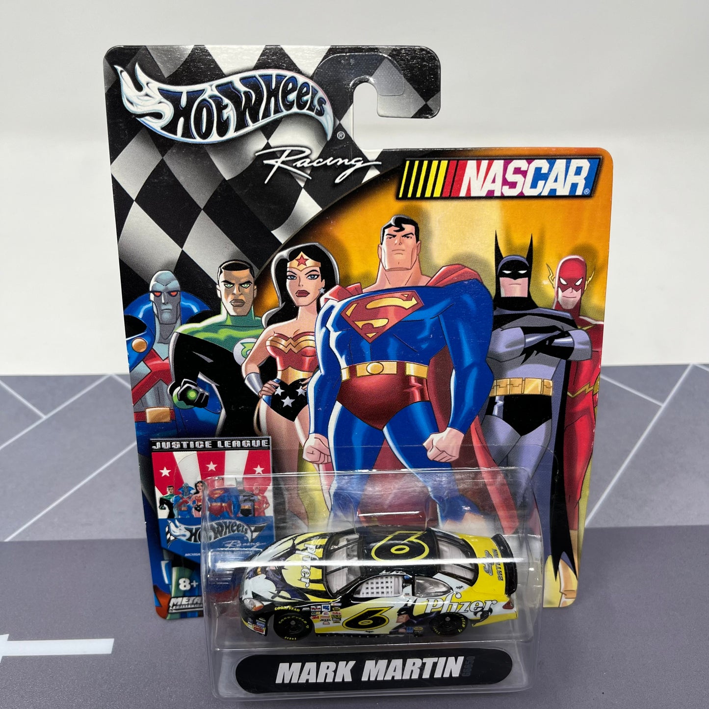 Hot wheels ford taurus batman pfizer racing nascar mark martin league justice 2003 dc comics