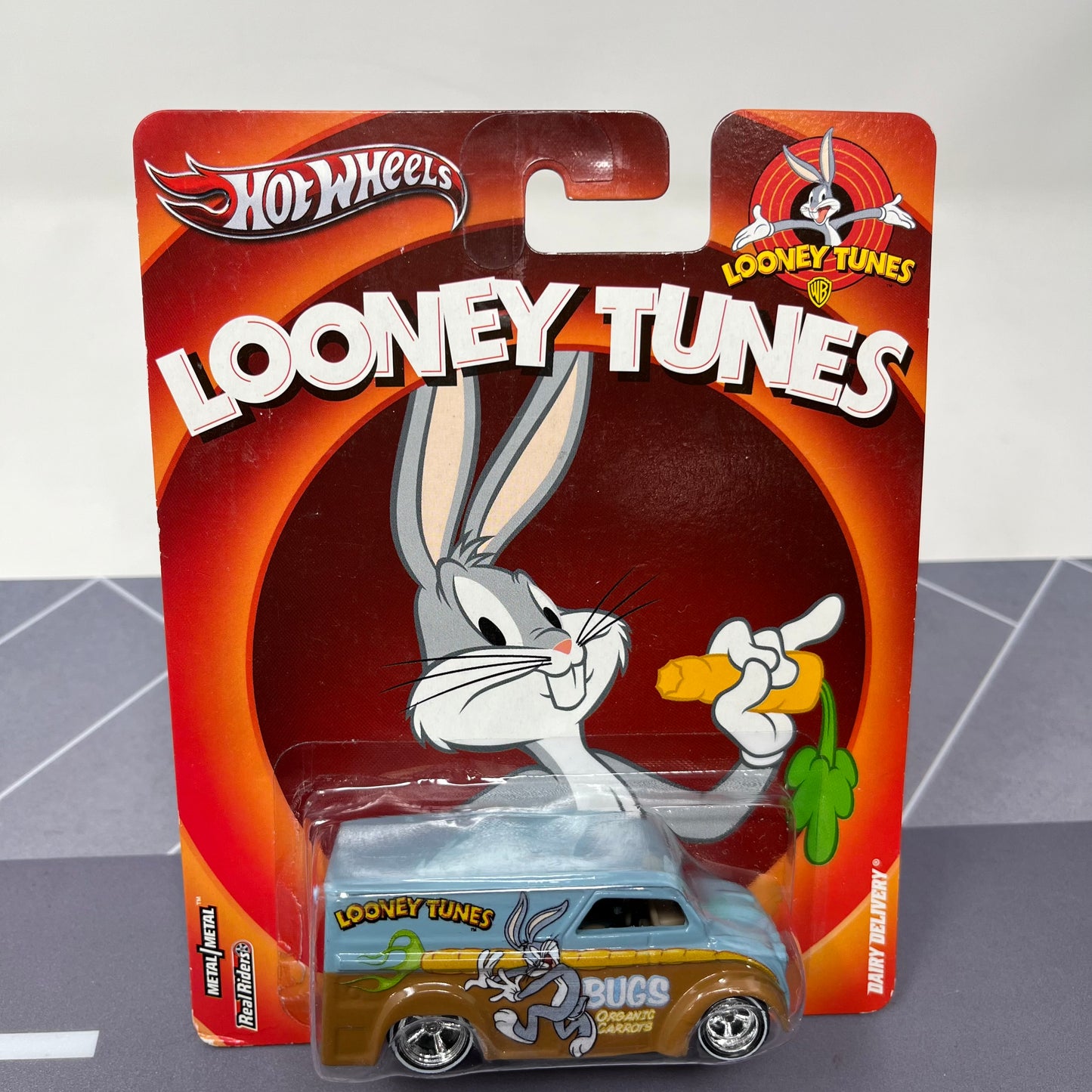 Hot wheels premium looney tunes dairy delivery hw real riders