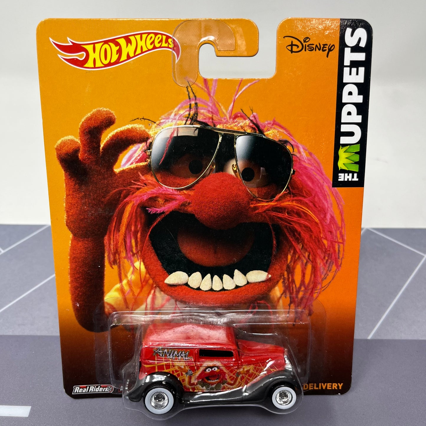 Hot wheels premium the muppets 34 ford sedan delivery hw real riders