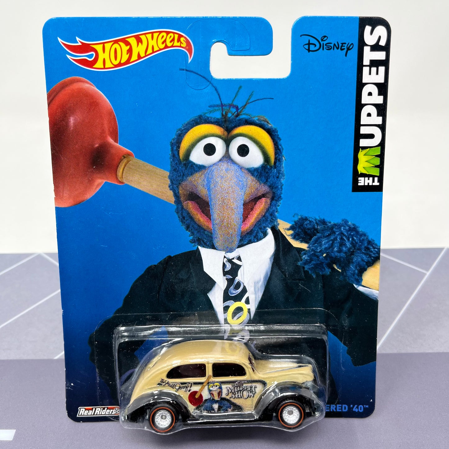 Hot wheels premium fat fendered 40 the muppets real riders