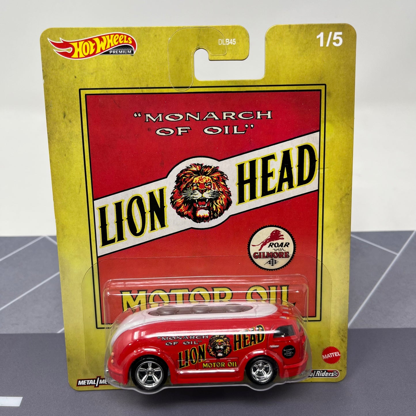 Hot wheels premium 1937 haulin gas lion head oil real riders